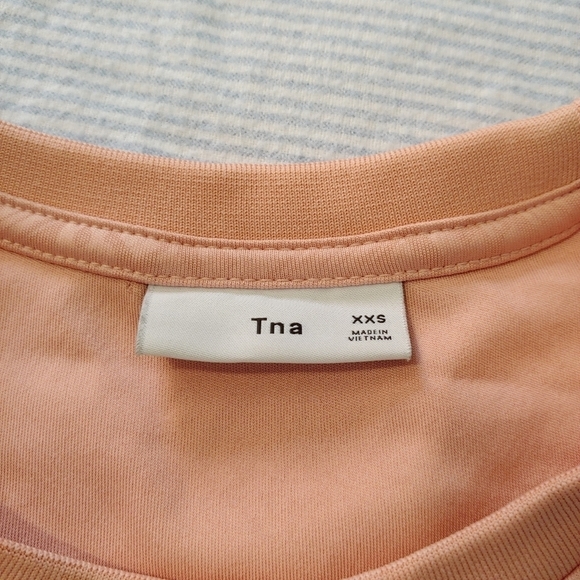 Aritzia TNA Logo Pink T-shirt Size XXS - Picture 4 of 8